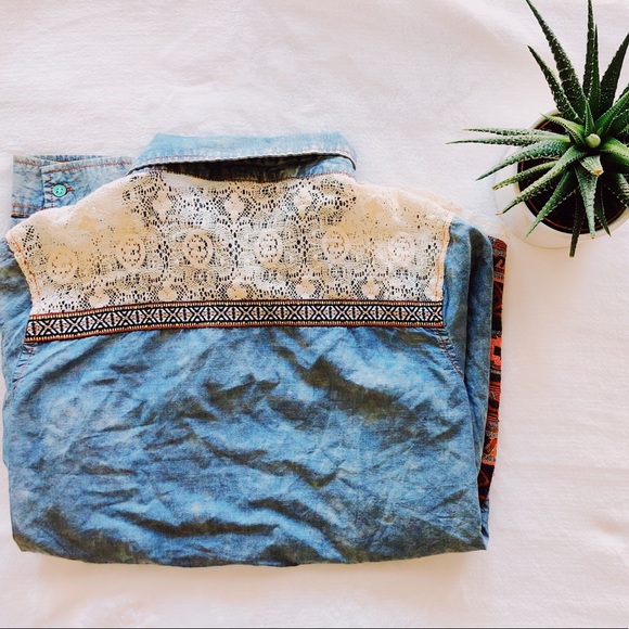 Adorable BKE button-down top - Picture 3 of 5